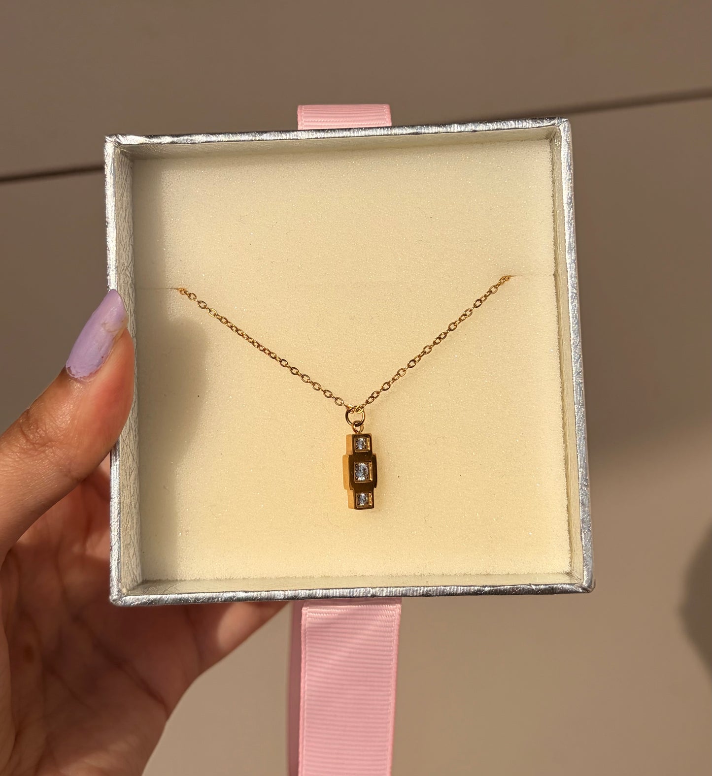 Sleek Pendant Necklace