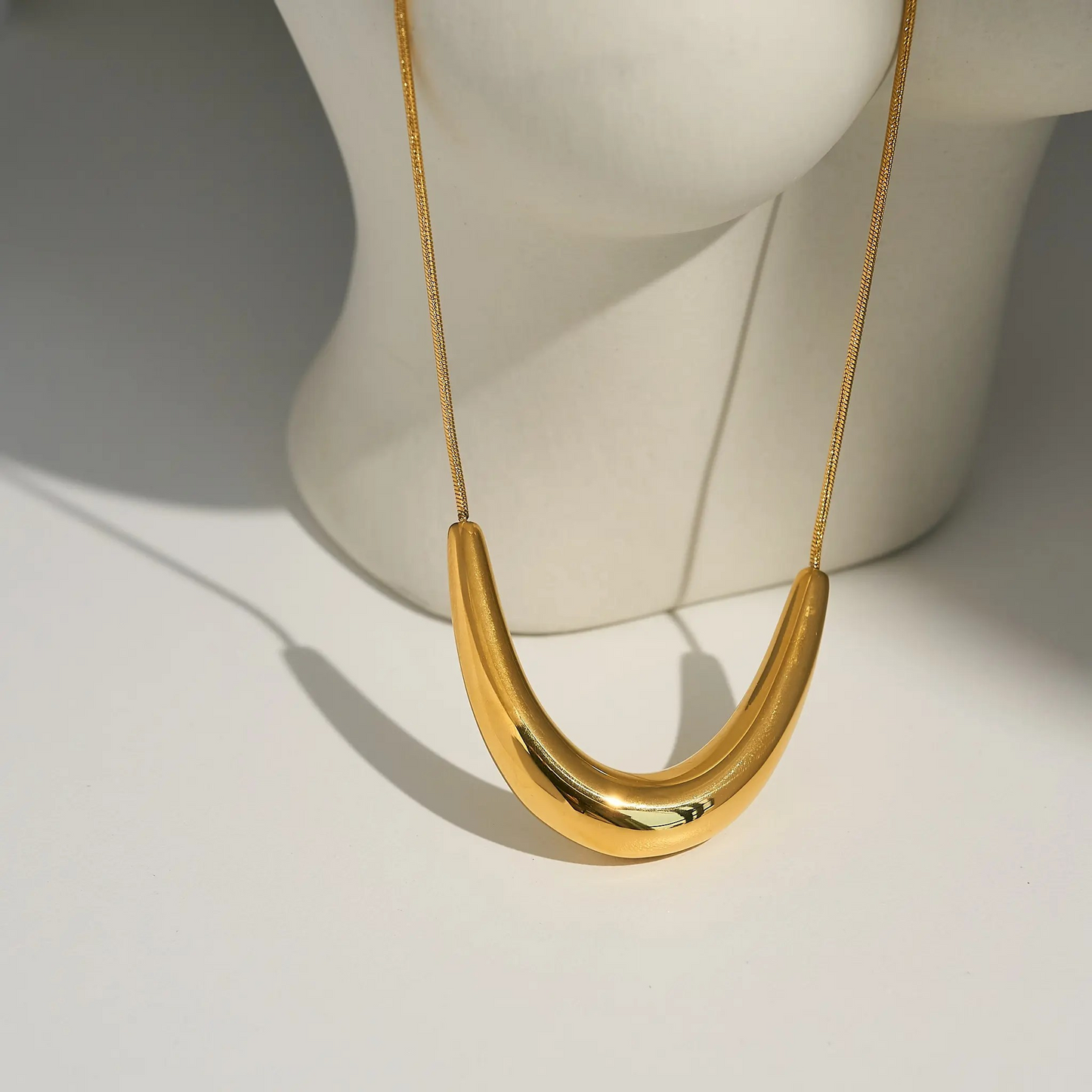 Minimal U shaped Necklace
