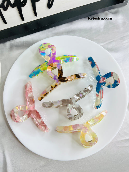 How To Style Your Hair Using A Claw Clip