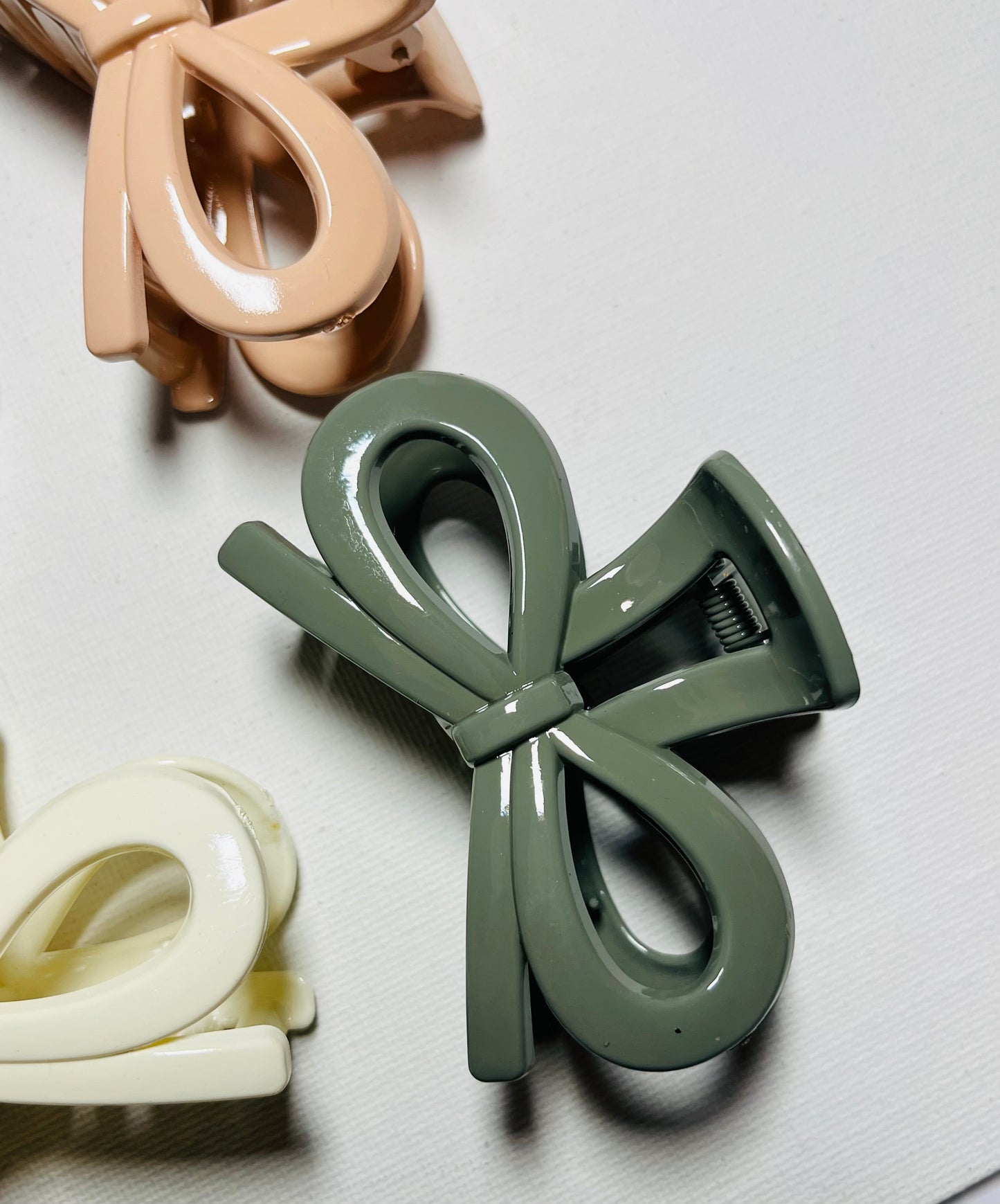 Shiny Medium Size Bow Claw Clip