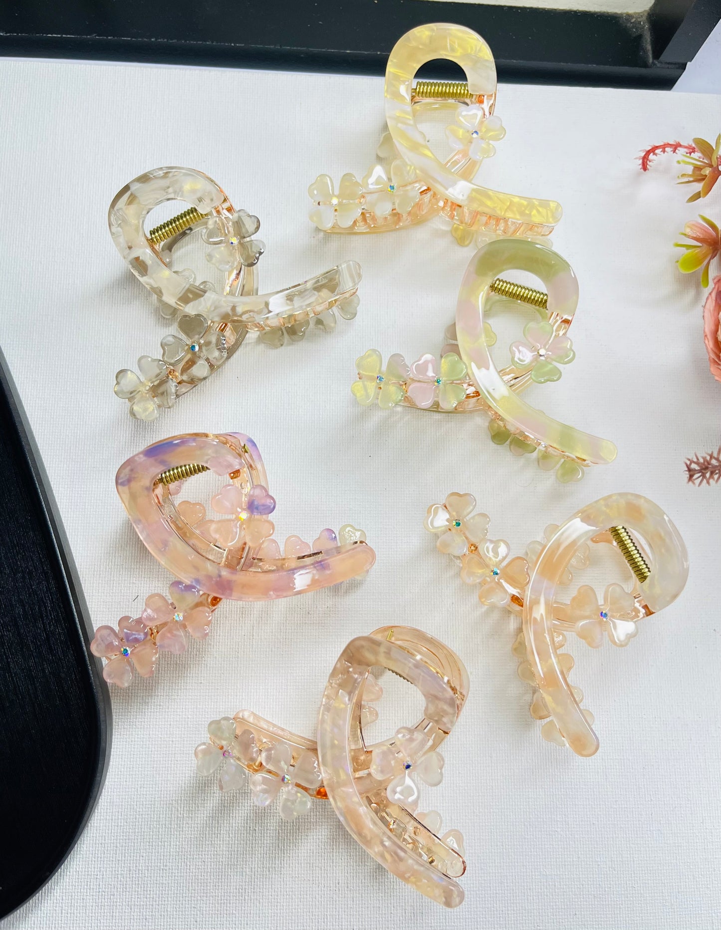 Dreamy Claw Clip ( Large )