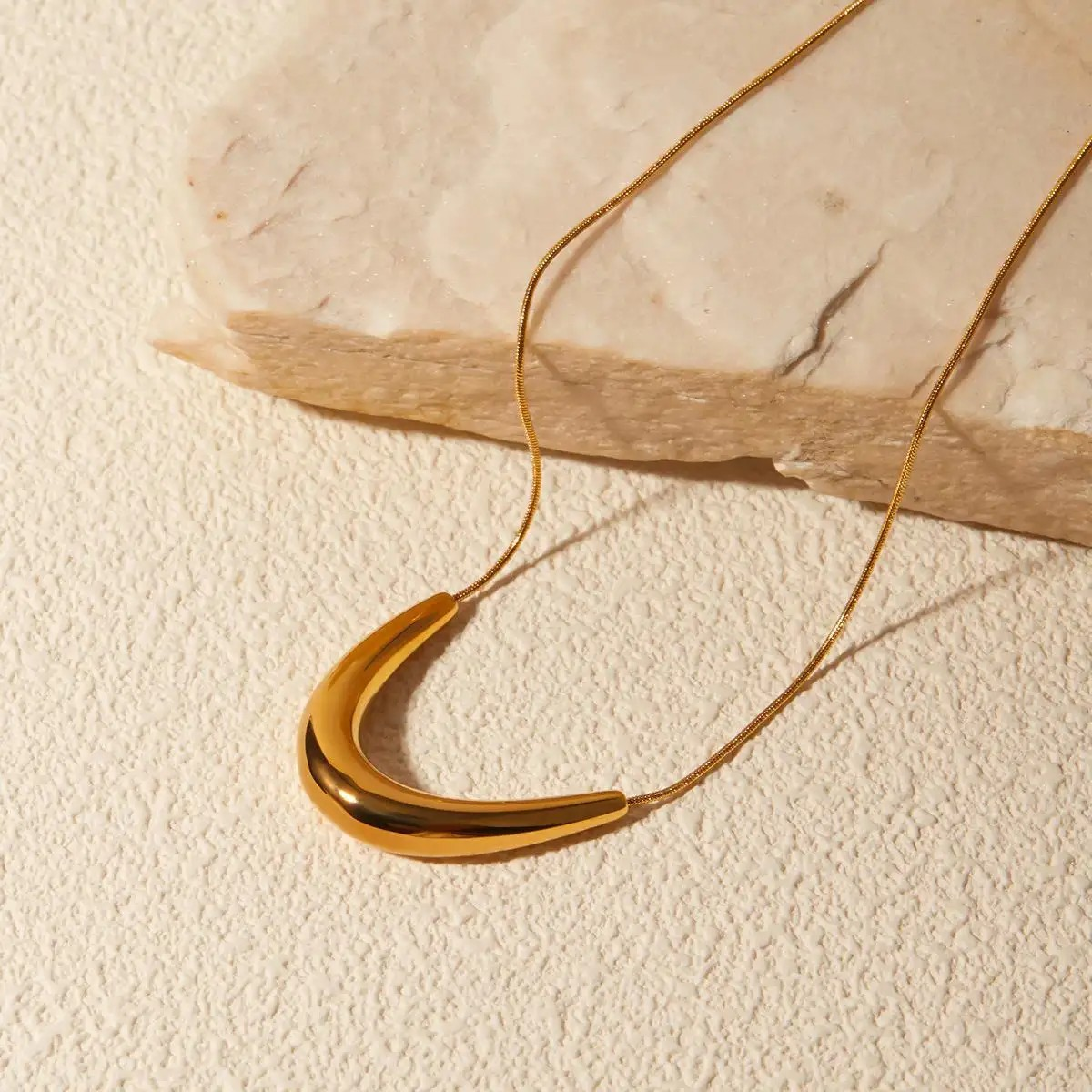 Minimal U shaped Necklace